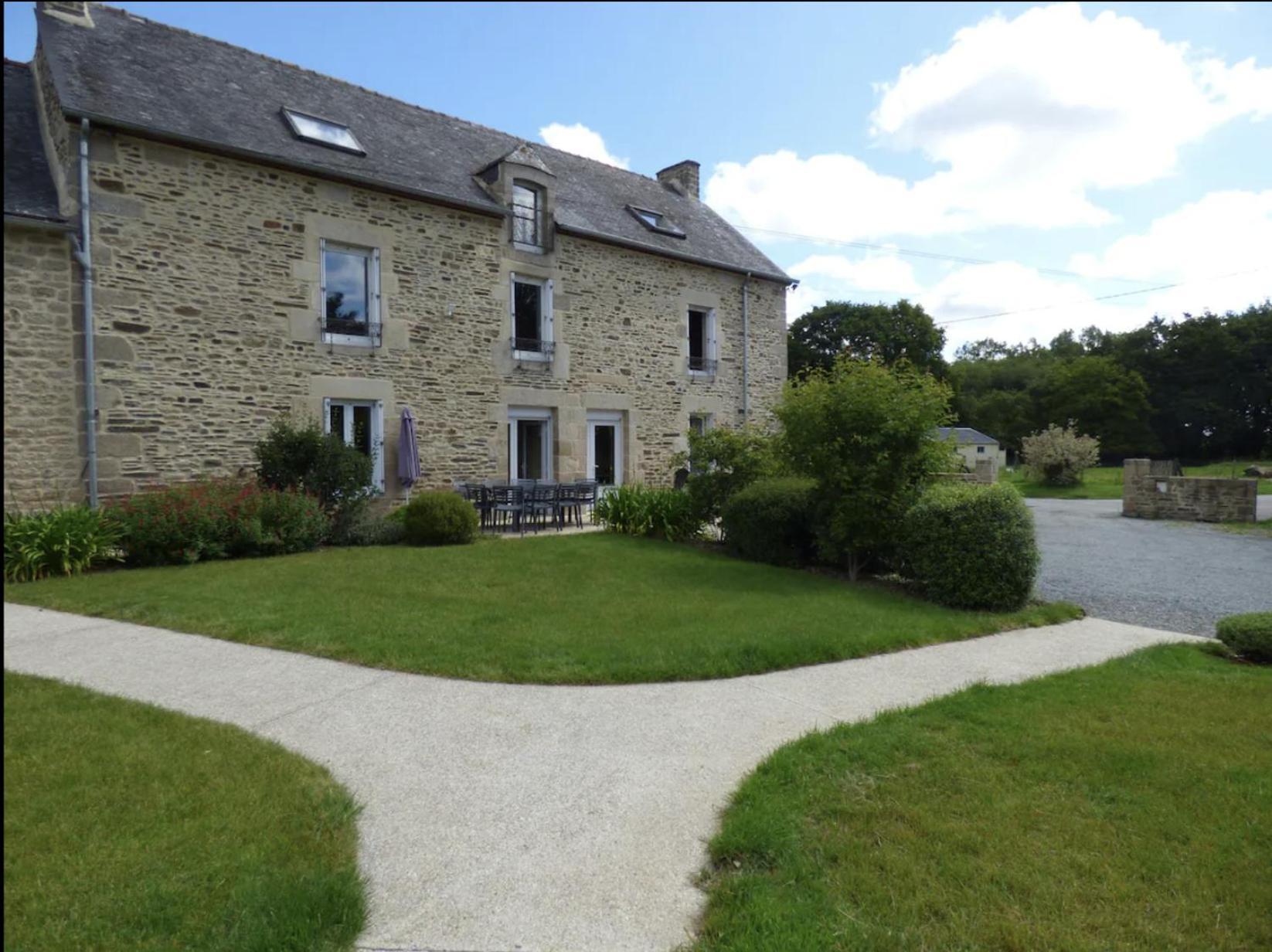 Au Pied Leve Hotel Calorguen Buitenkant foto